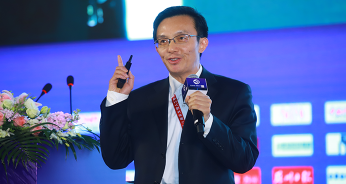 虹软（杭州）多媒体信息技术有限公司CTO王进在2018中国人工智能产业年会作了题为《人工智能的平民化落地》的主旨演讲。